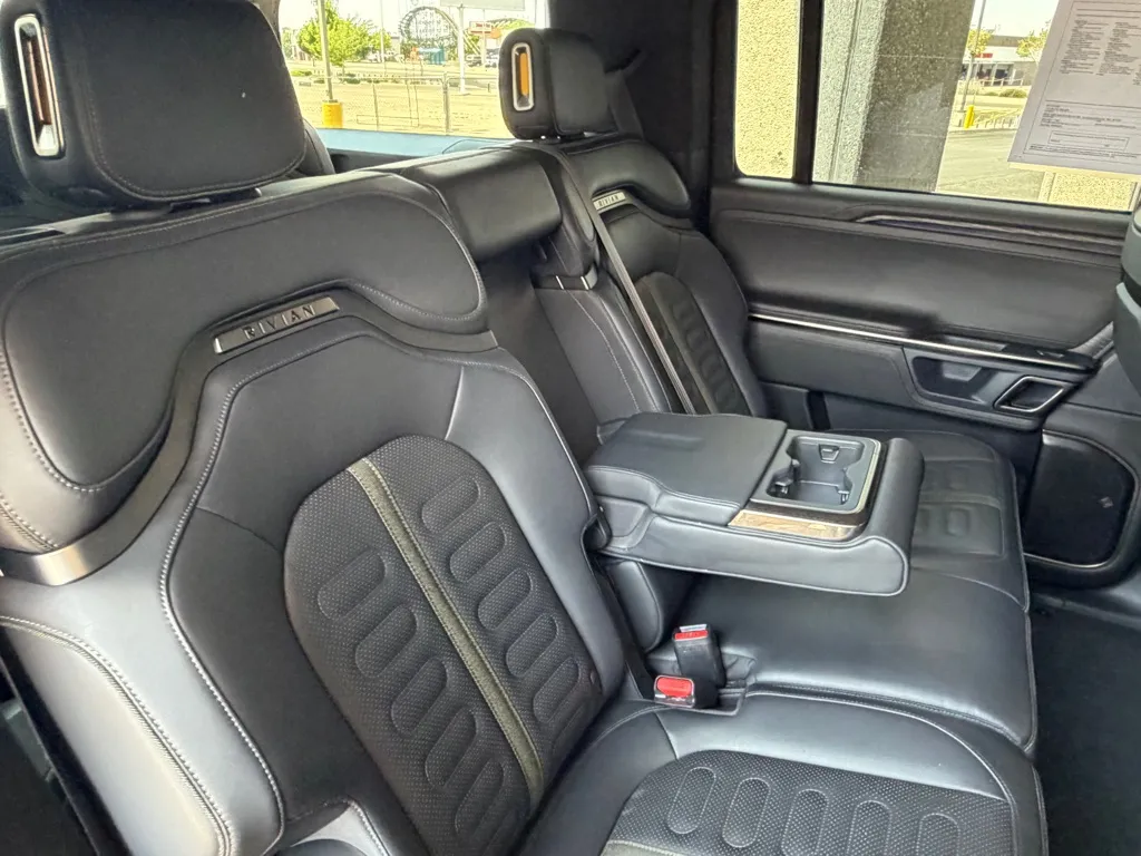 Rivian R1S photo 41