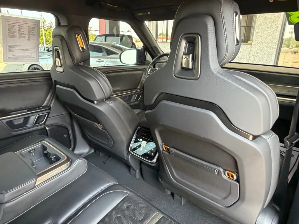 Rivian R1S photo 42