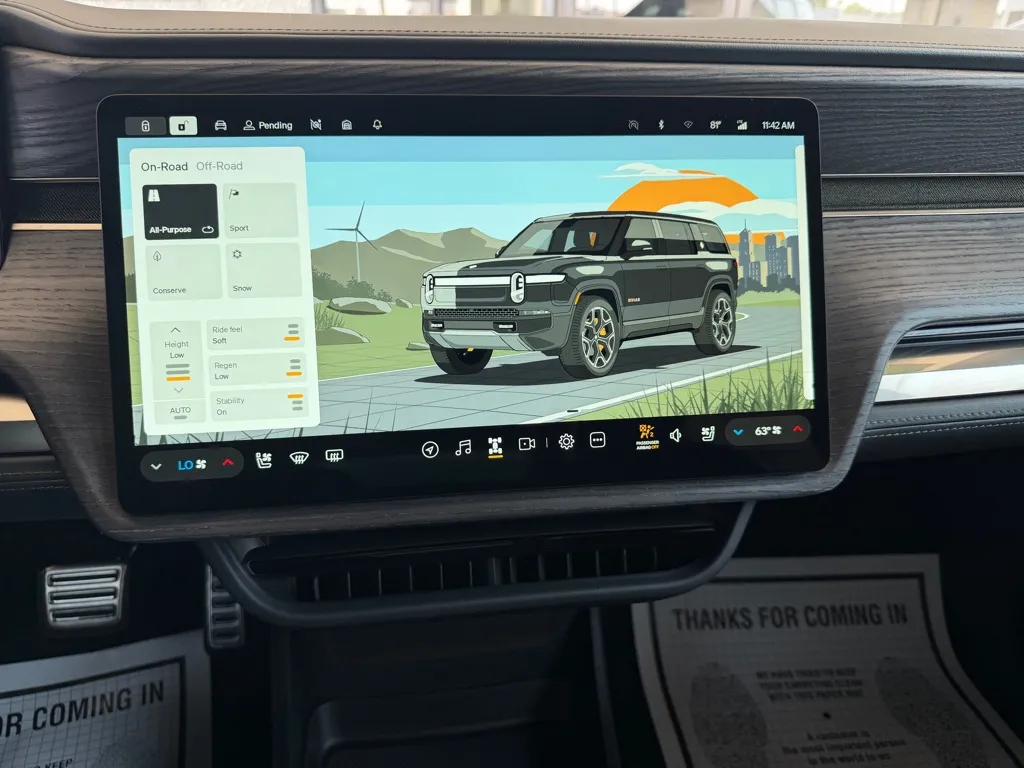 Rivian R1S photo 13