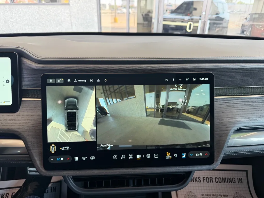 Rivian R1S photo 15
