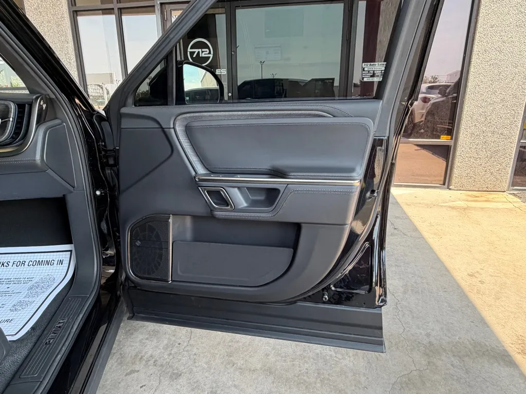 Rivian R1S photo 50