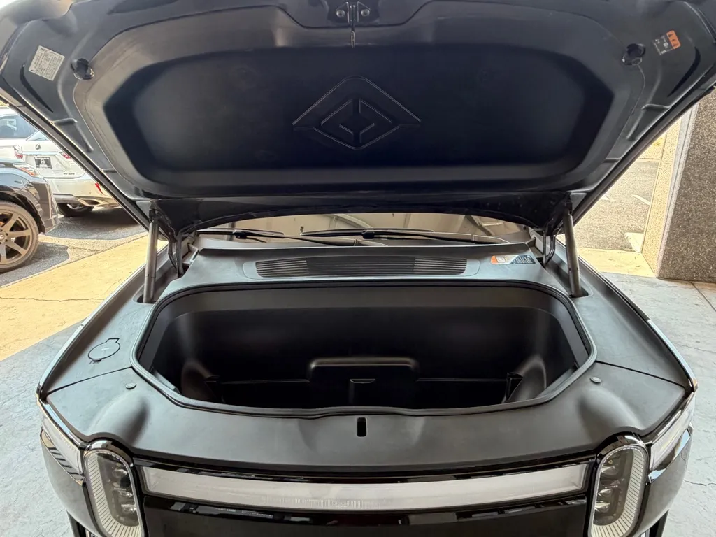 Rivian R1S photo 66