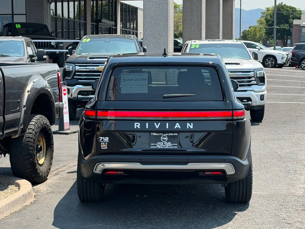 Rivian R1S photo 58