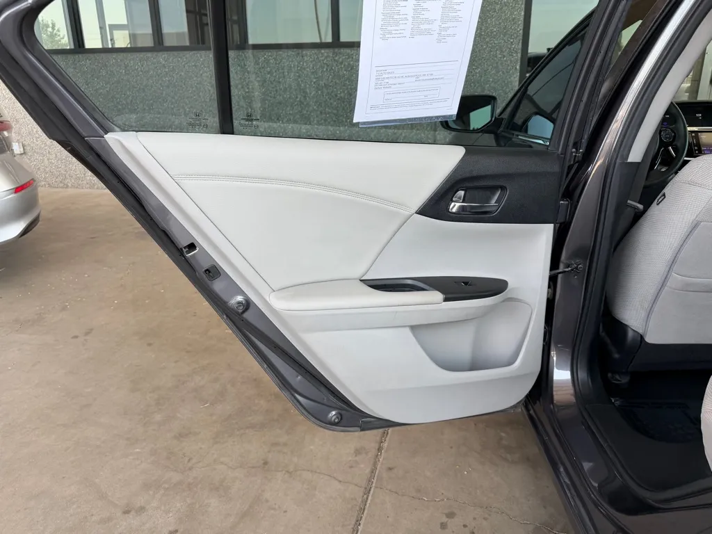 Honda Accord photo 27