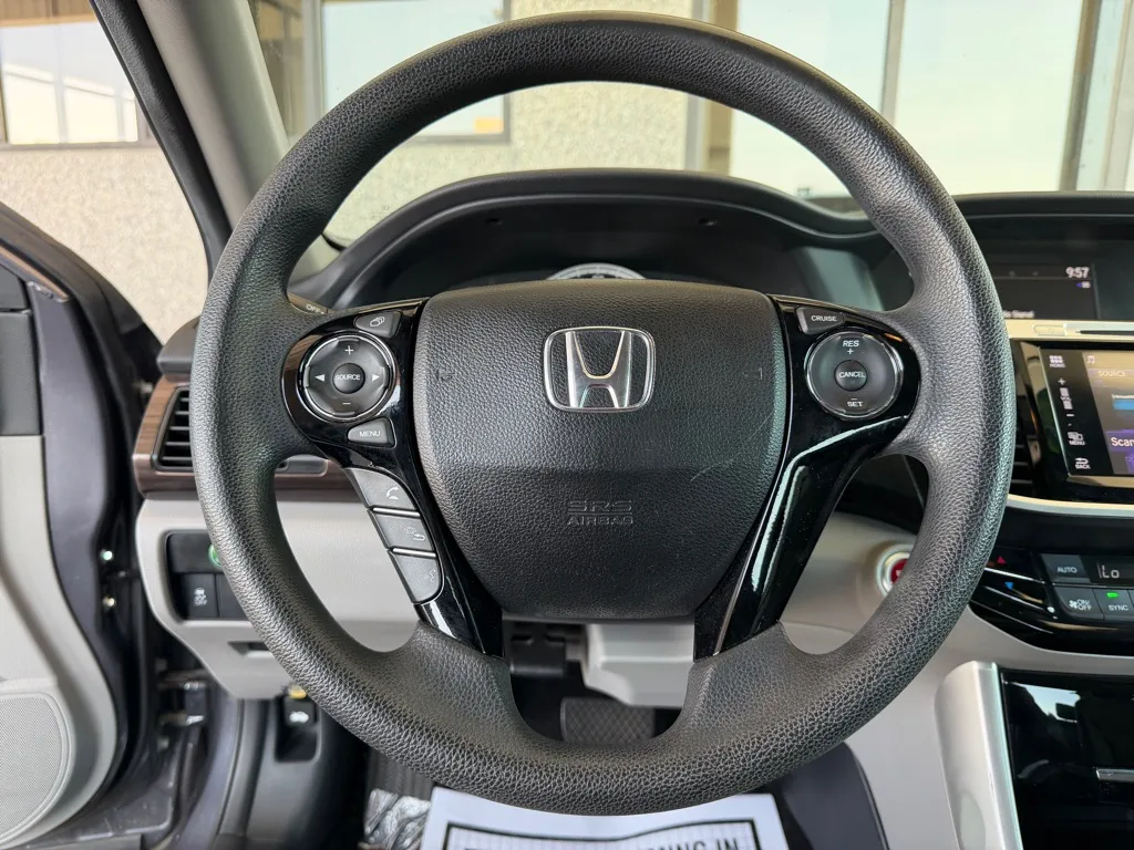 Honda Accord photo 8