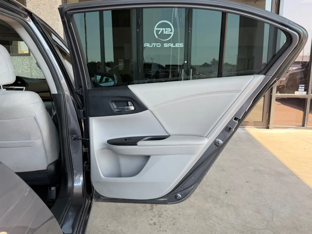 Honda Accord photo 34