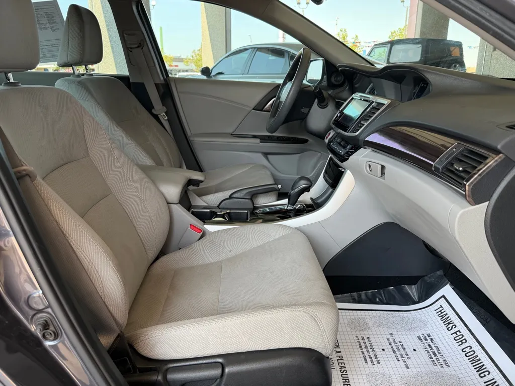 Honda Accord photo 35