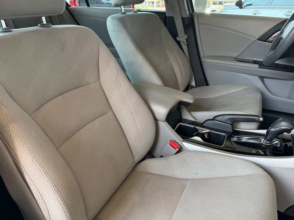 Honda Accord photo 36