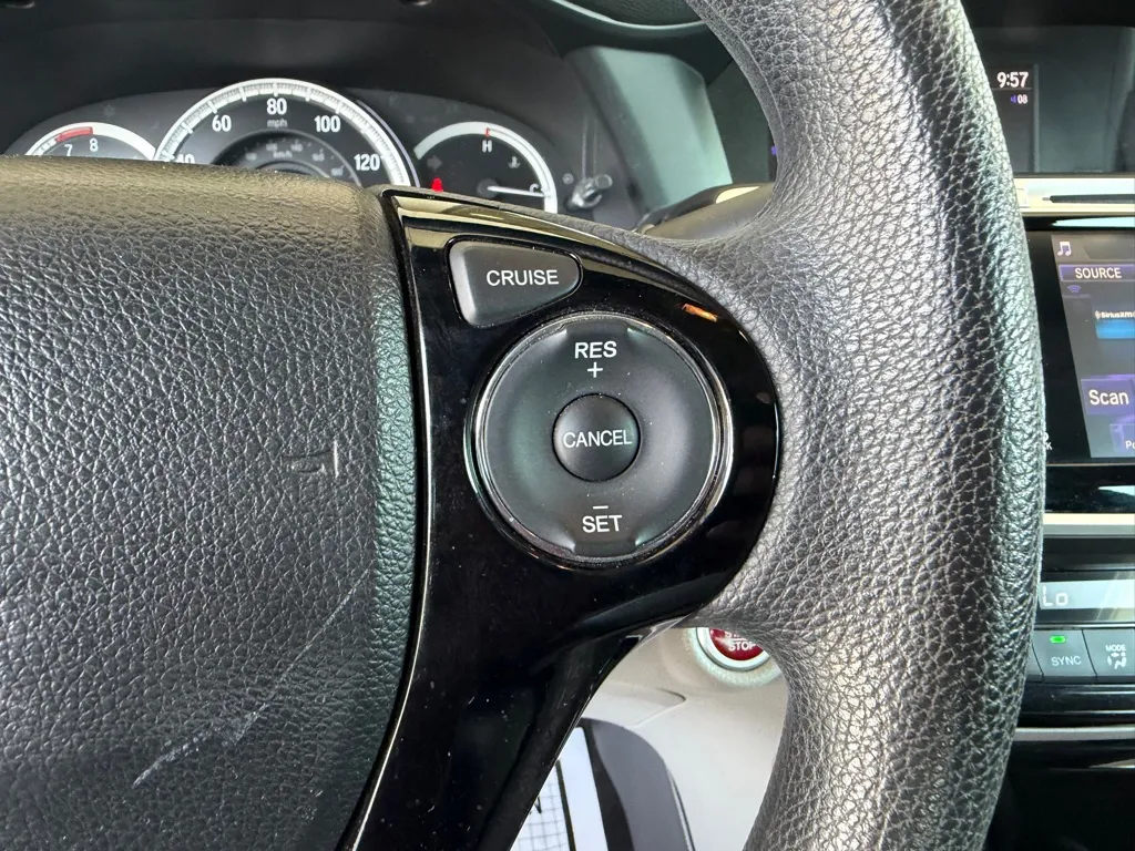 Honda Accord photo 9