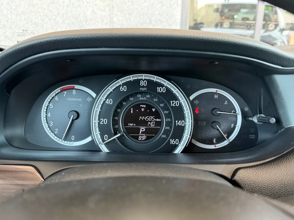 Honda Accord photo 11