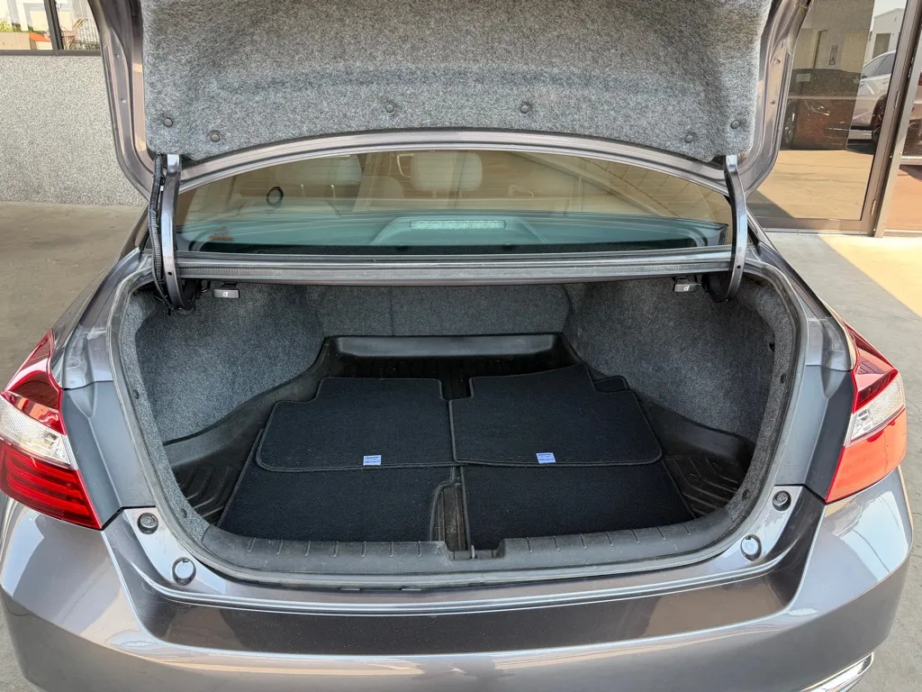 Honda Accord photo 28