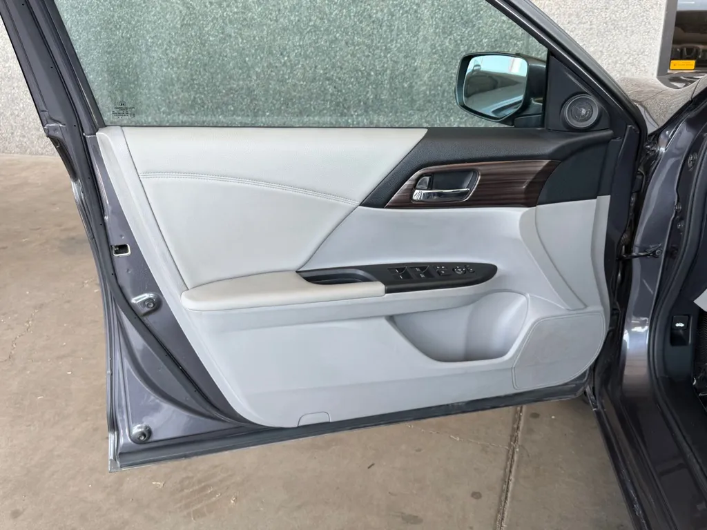 Honda Accord photo 20