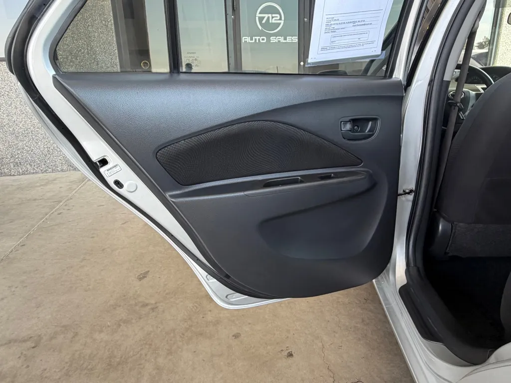 Toyota Yaris photo 17