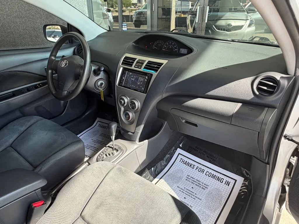 Toyota Yaris photo 26