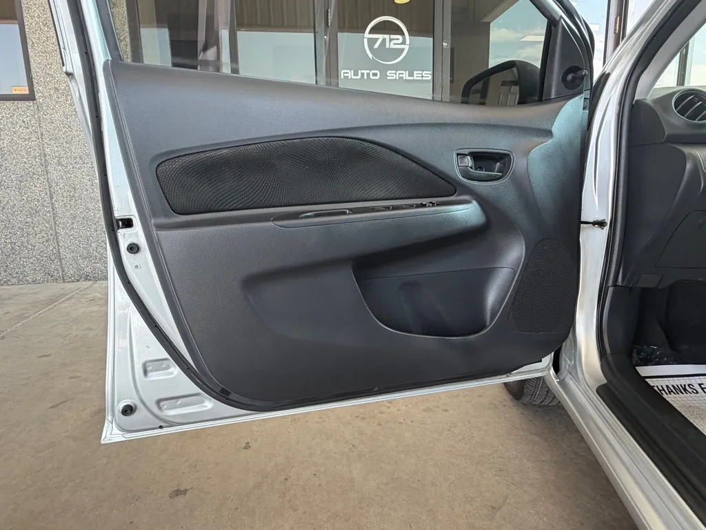 Toyota Yaris photo 12