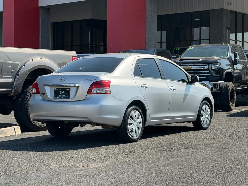 Toyota Yaris photo 39