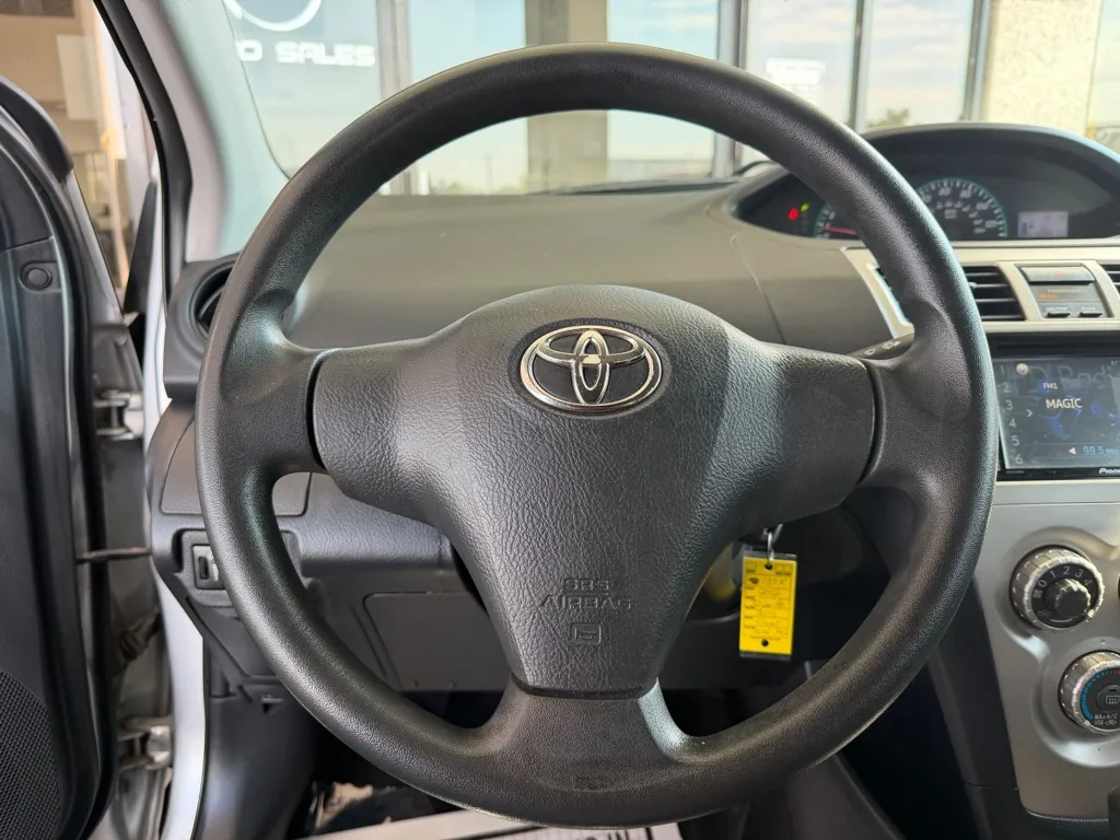 Toyota Yaris photo 8