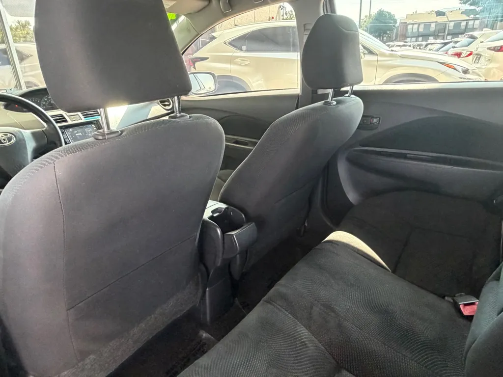 Toyota Yaris photo 15