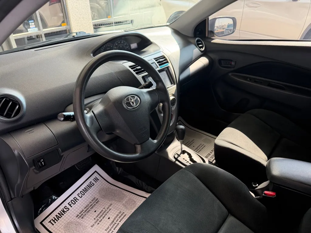 Toyota Yaris photo 7