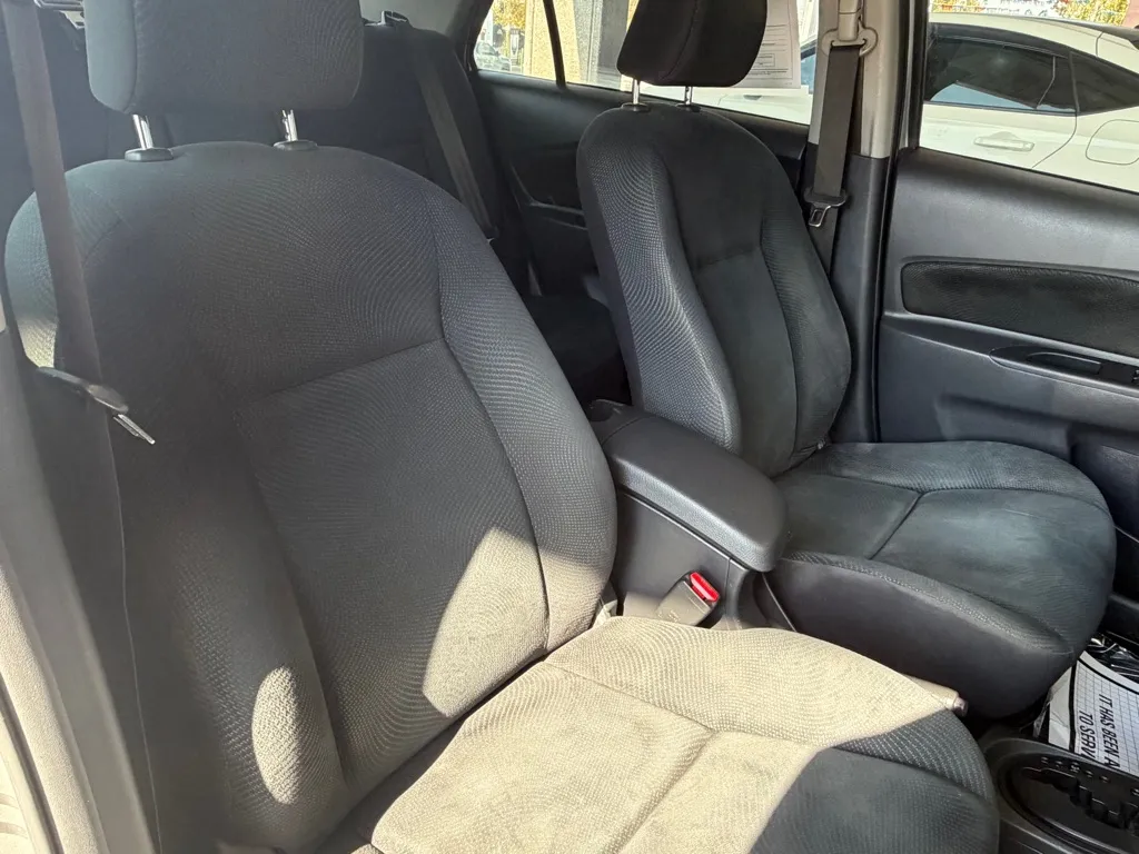 Toyota Yaris photo 25
