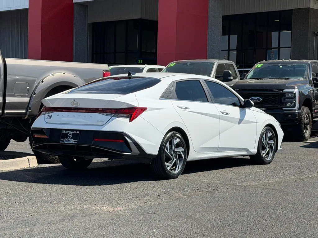 Hyundai Elantra photo 48