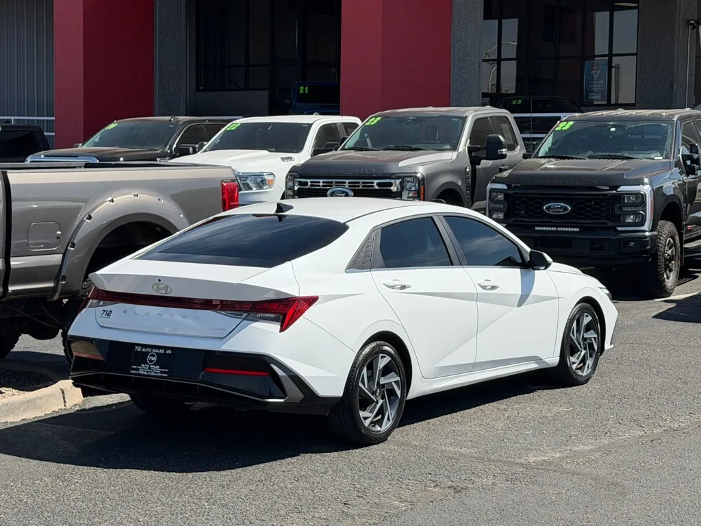 Hyundai Elantra photo 47