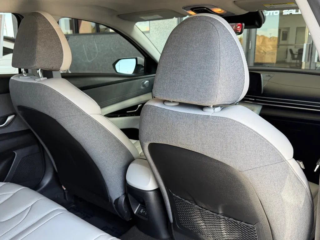 Hyundai Elantra photo 31