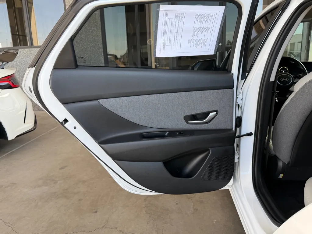 Hyundai Elantra photo 25