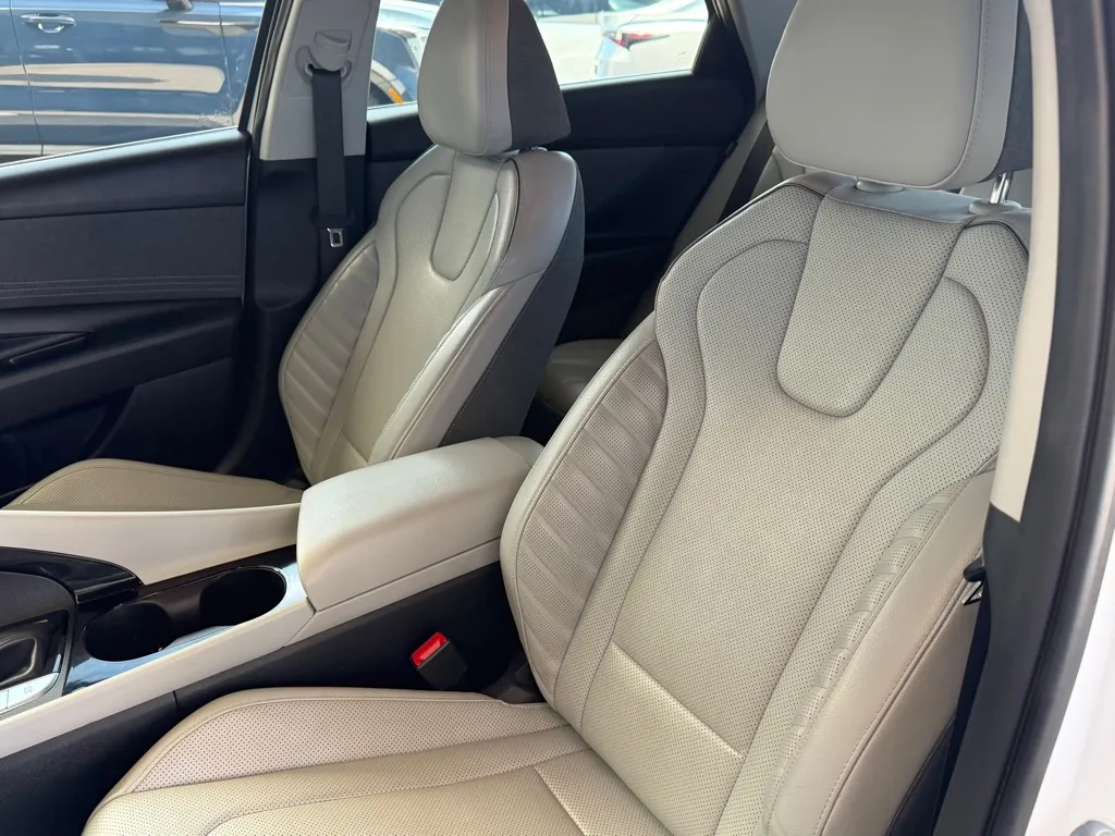 Hyundai Elantra photo 6