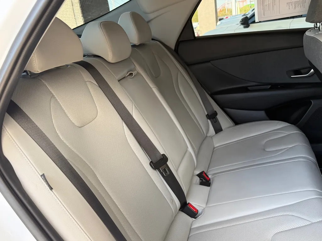 Hyundai Elantra photo 30