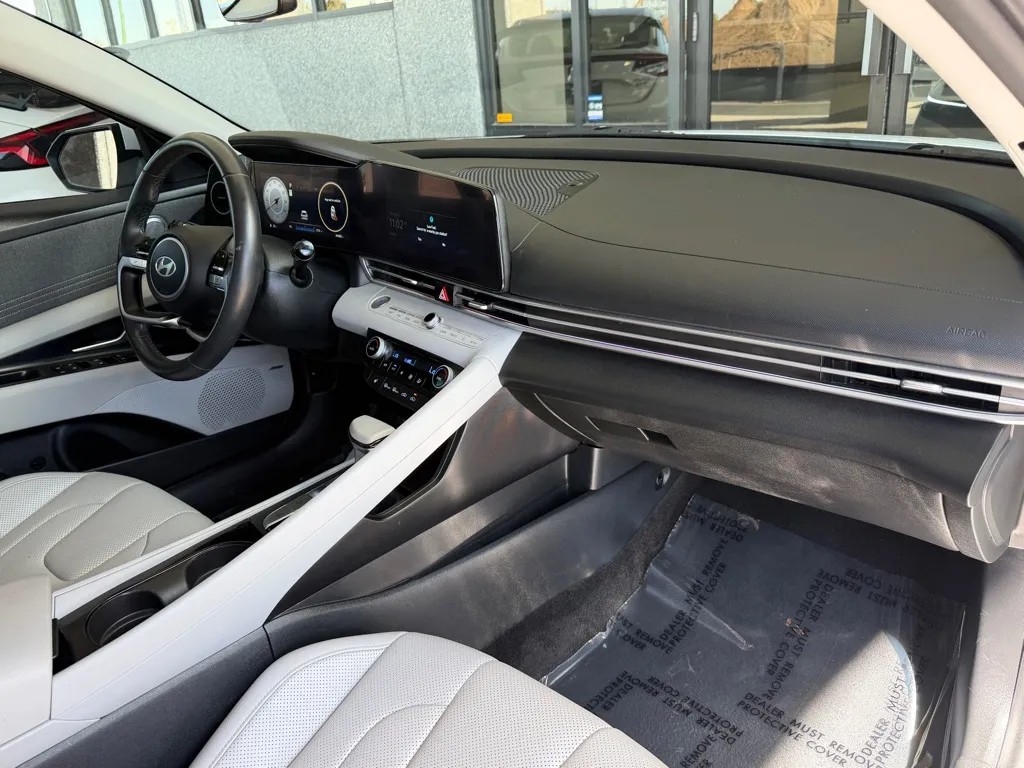 Hyundai Elantra photo 35