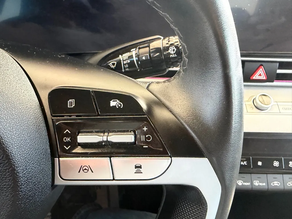 Hyundai Elantra photo 9