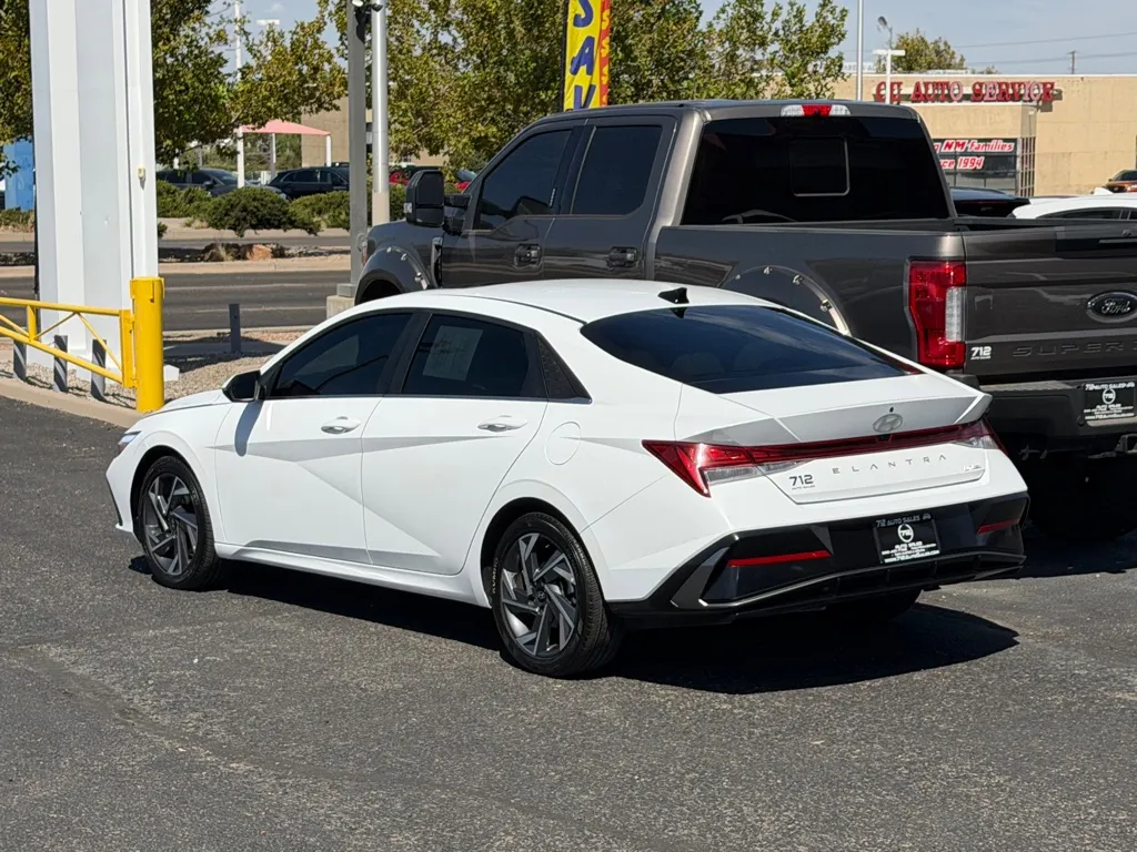 Hyundai Elantra photo 43