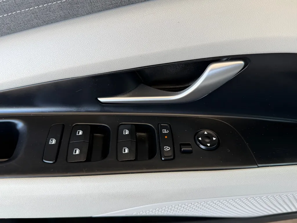 Hyundai Elantra photo 19