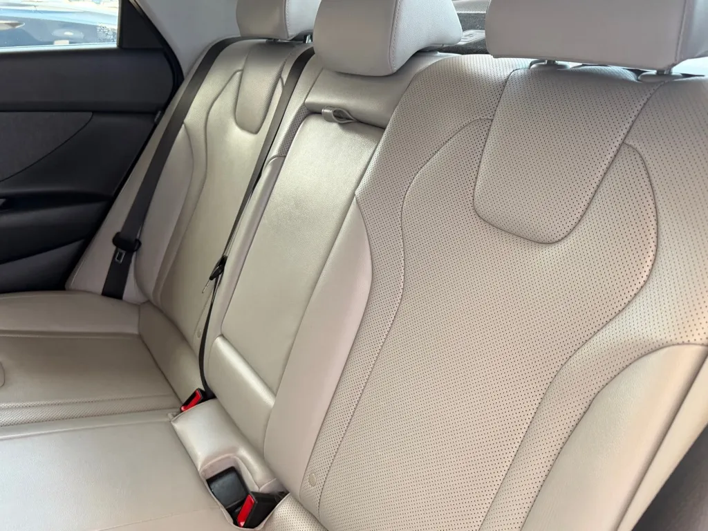 Hyundai Elantra photo 21