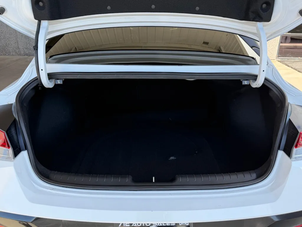 Hyundai Elantra photo 26