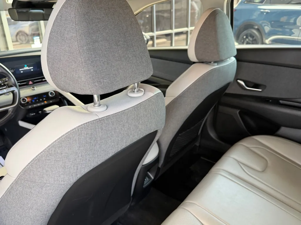 Hyundai Elantra photo 22
