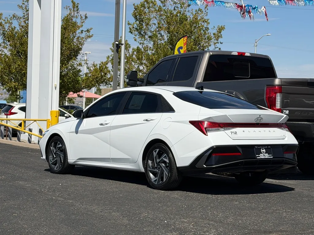 Hyundai Elantra photo 44