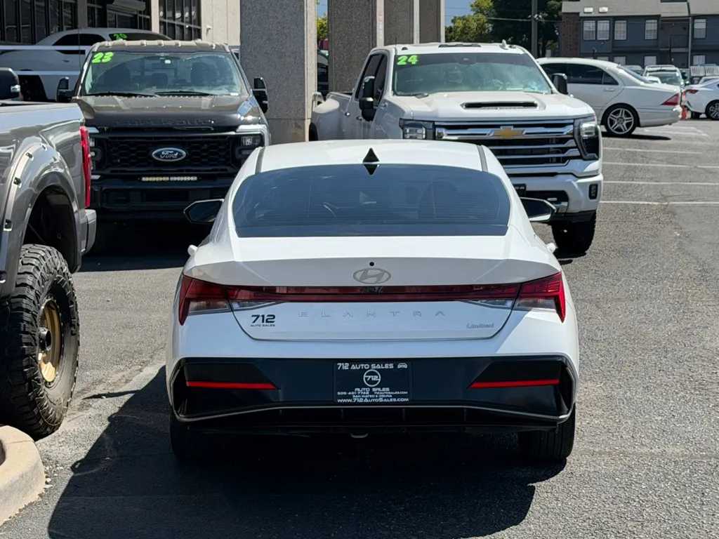 Hyundai Elantra photo 45