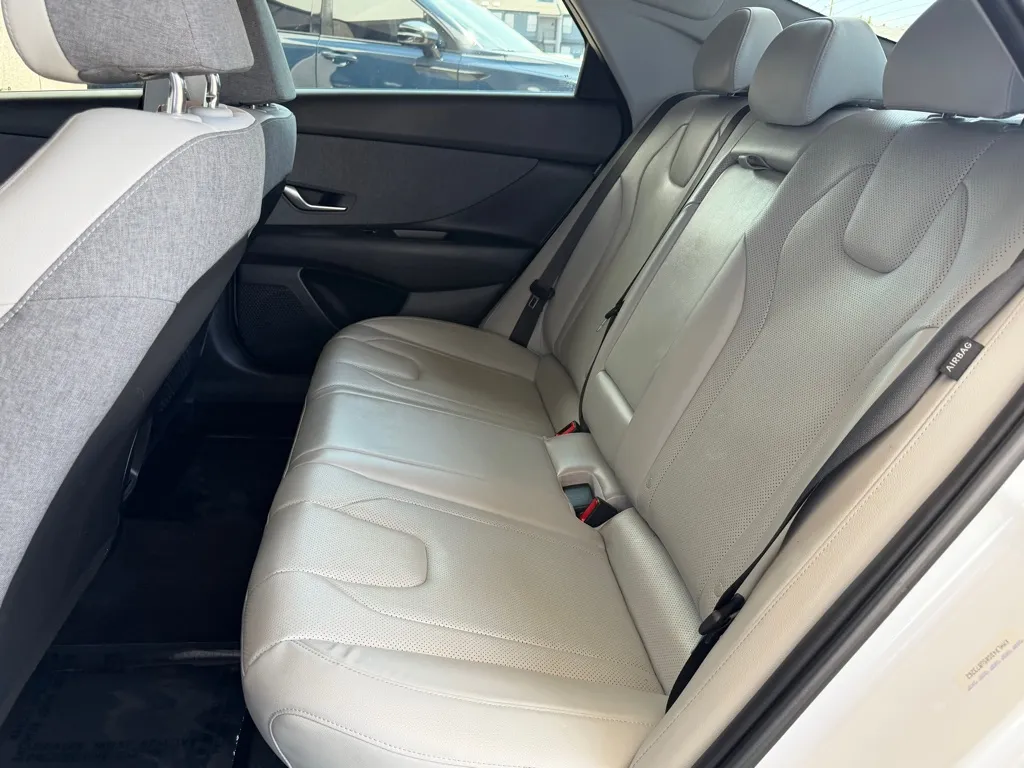 Hyundai Elantra photo 20