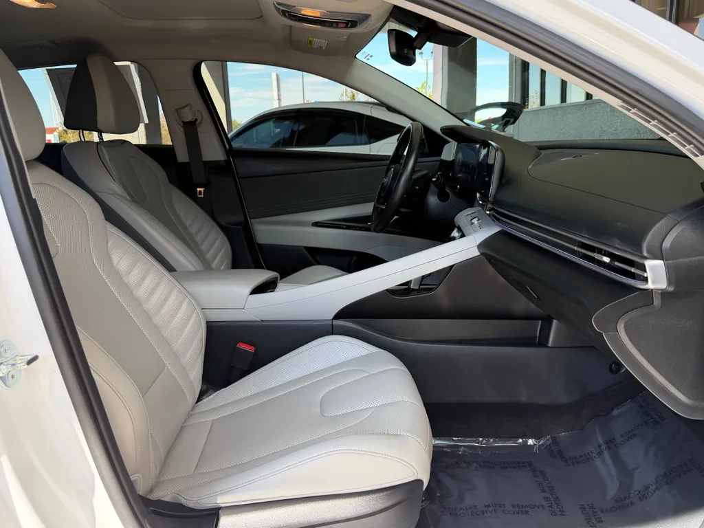 Hyundai Elantra photo 33