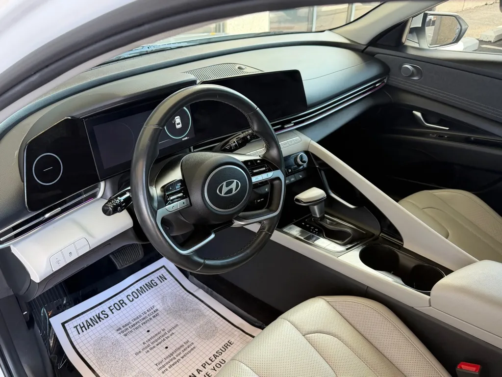 Hyundai Elantra photo 7
