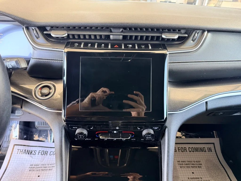 Jeep Grand Cherokee photo 11