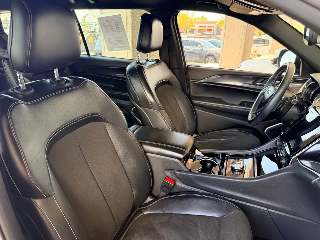 Jeep Grand Cherokee photo 21