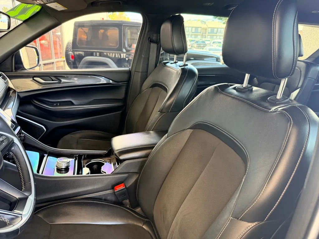 Jeep Grand Cherokee photo 6