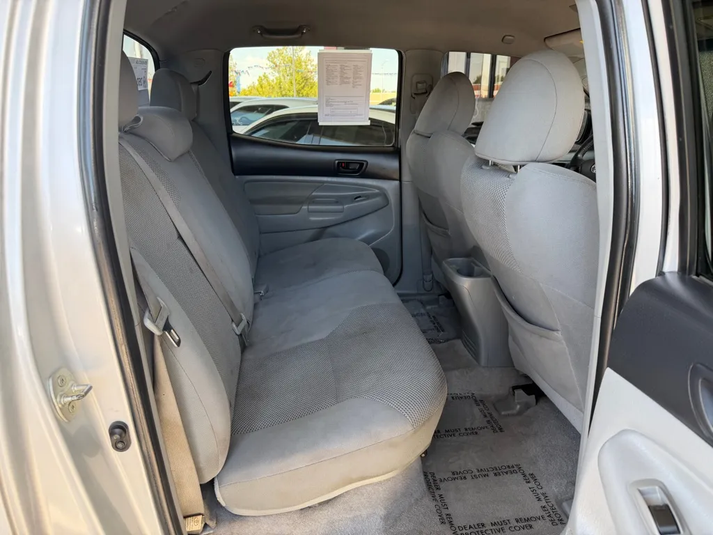 Toyota Tacoma photo 27