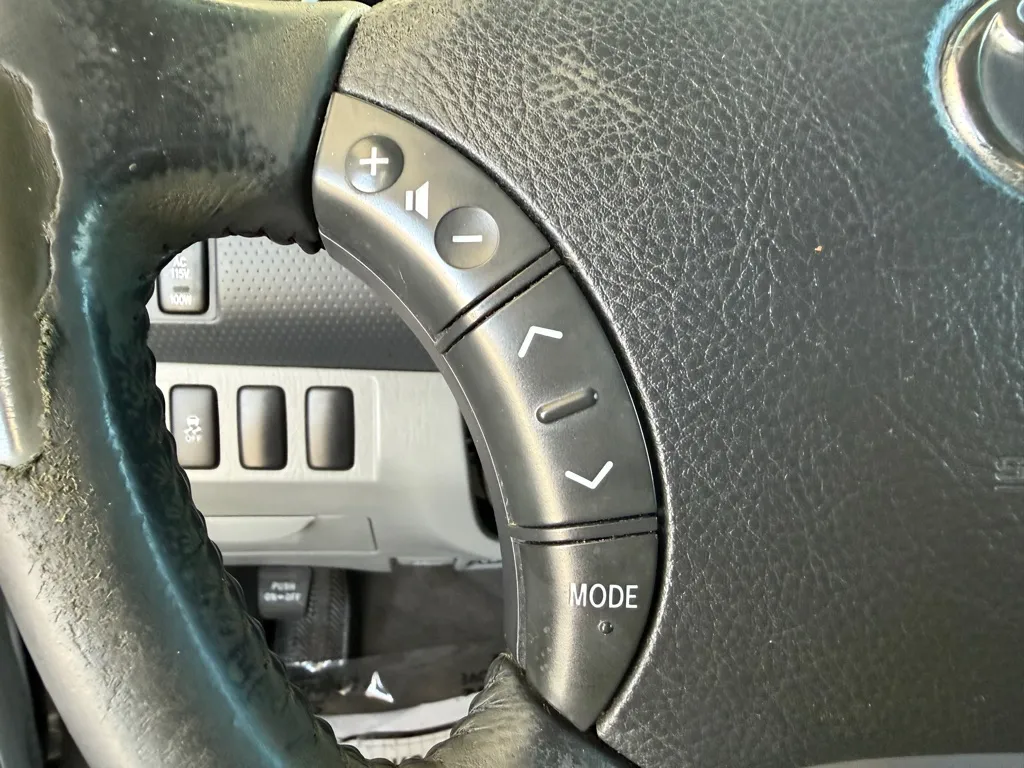 Toyota Tacoma photo 10