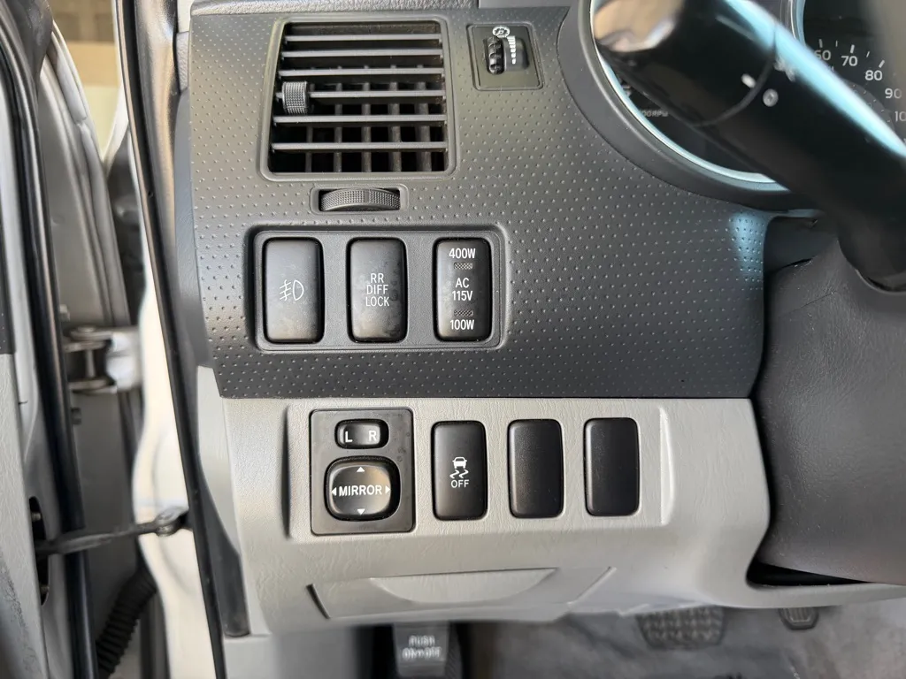 Toyota Tacoma photo 15