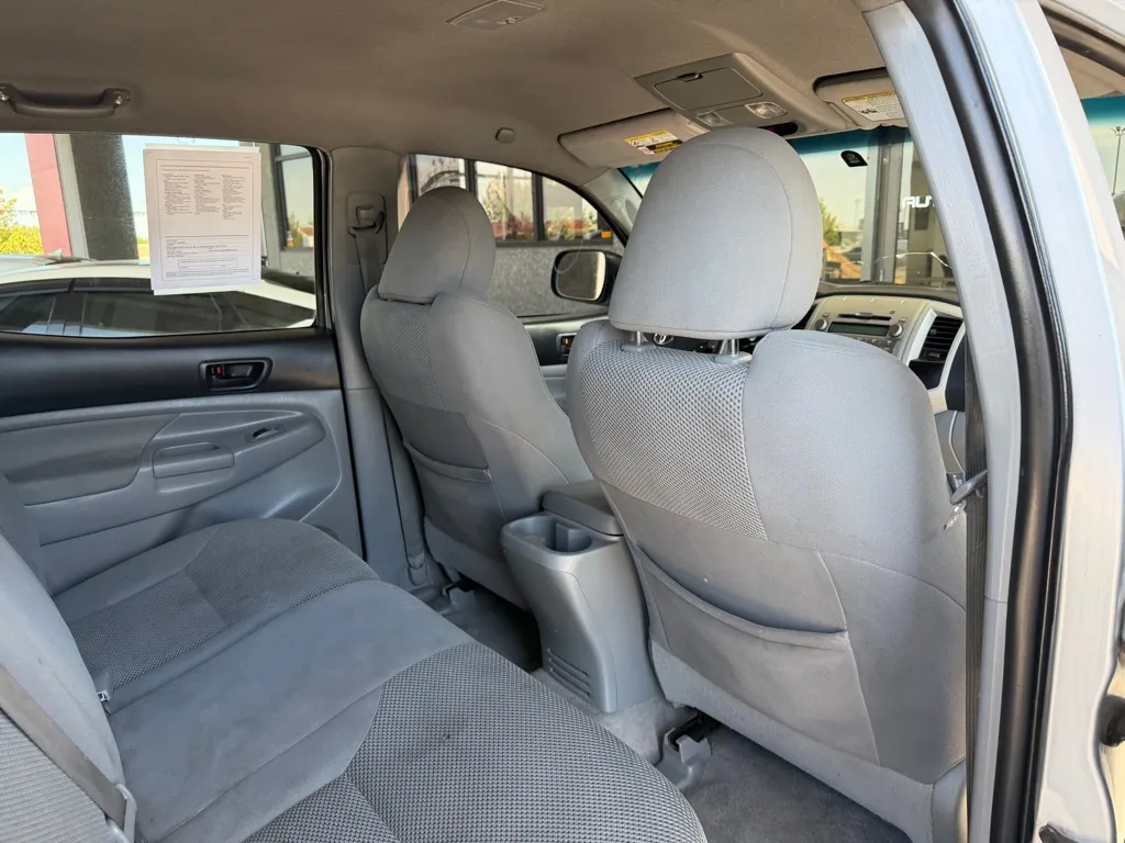Toyota Tacoma photo 29