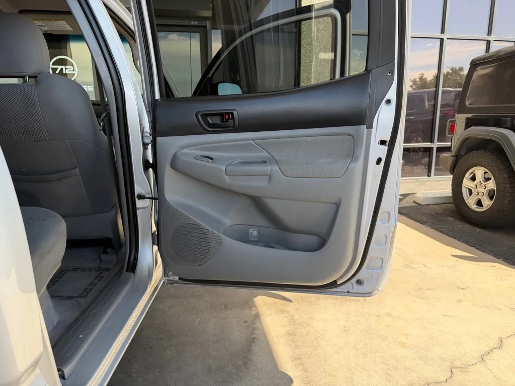 Toyota Tacoma photo 30